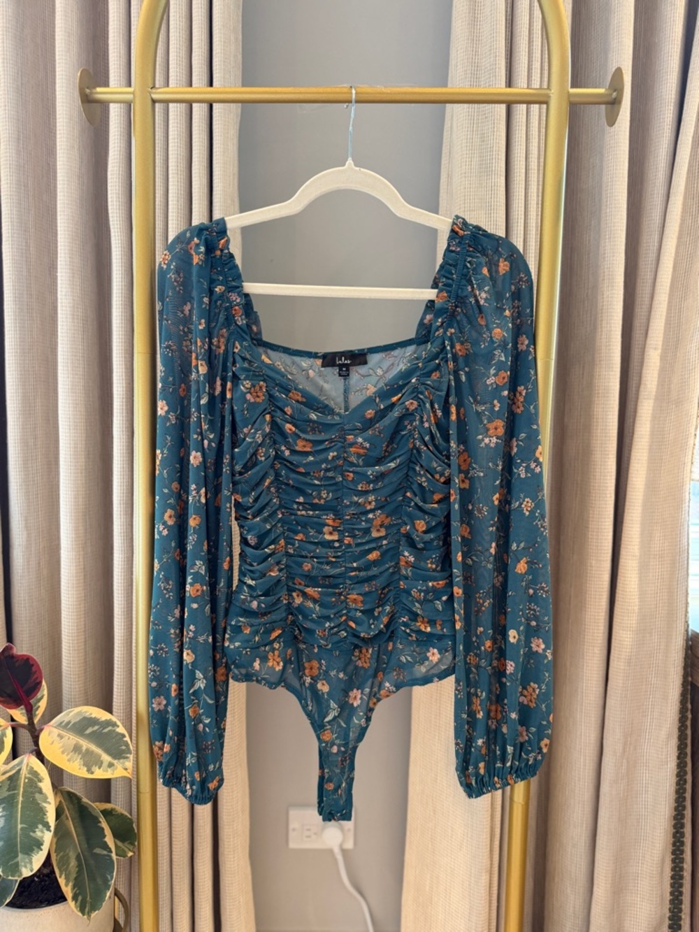 NWOT!! Lulu's Teal Floral Ruched Long-Sleeve Bodysuit